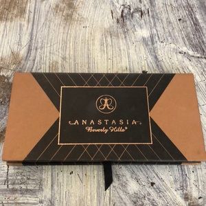 Anastasia shadow couture eyeshadow palette